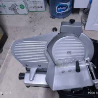 کالباس بر ترازو دار محک