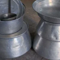 ظروف برای احسان با ملاقه برنجی