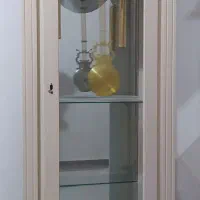 ساعت و بوفه ایستاده