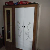 کمد نوجوان و کودک