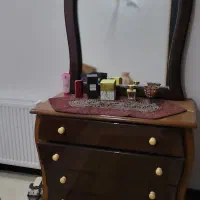 تخت دو نفره چوبی با تشک و میز آینه