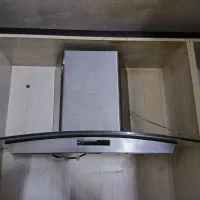 سینک ظرفشویی و هود و۲۴متر شیشه سکوریت