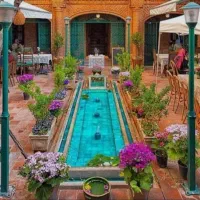 سرایدار در کافه رستوران