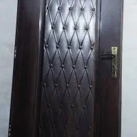 در چوبی با چهارچوب و قفل و کلید  نو