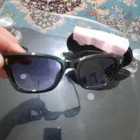 عینک آفتابی زنانه همراه با کیف و دستمال