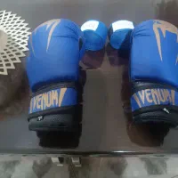 دستکش بوکس همراه با باند