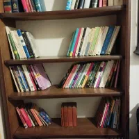 کتابخانه با یکصد کتاب