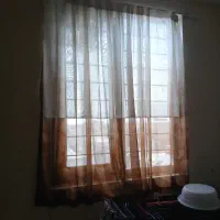 پرده حریر سفید با حاشیه قهوه ای
