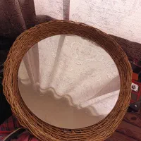 اینه چسبانده شده