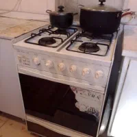 گاز فر دار چهار شعله سالم می‌باشد