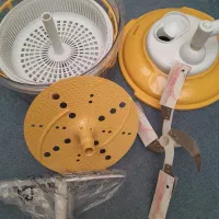 تعدادی ظروف و قوری