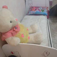 تخت همراه یک تشک