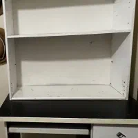 کتابخانه و میز تحریر