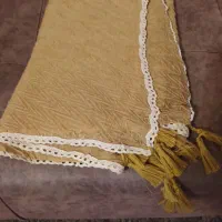 شال یکی از جنس موهر از نخ پنبه و دیگری نخی ضخیم