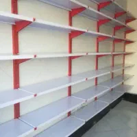 قفسه دیواری و وسط