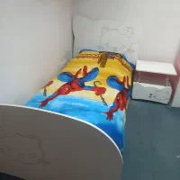 سرویس خواب نوجوان در حد نو شامل تخت کمد پاتختی