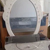 میزآرایشی همراه با آینه