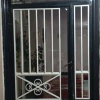 در ورودی آهنی محکم