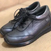 کتانی تمام چرم کاملا نو سایز ۳۷