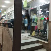 واگذاری مغازه پوشاک با کل اجناس و دکوراسیون