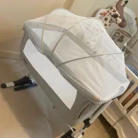 تخت کنار مادر نوزاد کودک