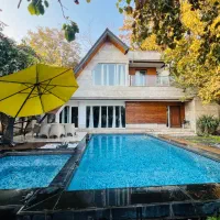 ویلا سوئیسی جکوزی استخر( آبگرم ) شهریار