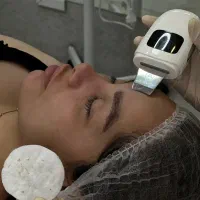 فشیال تخصصی زیر نظر پزشک پوست مو در مطب زیبایی