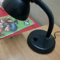 چراغ مطالعه ی رو میزی