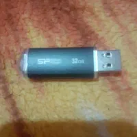 فلش۳۲گیگ۱۶گیگو۸گیگ و ۴گیگ