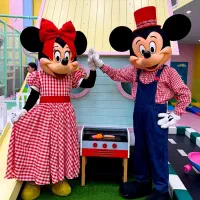 مربی کودک صندوقدار گریمور فروشنده نظافتچی