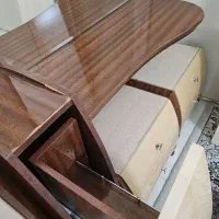 تخت دو نفره و میز توالت در حد نو|تخت و سرویس خواب|ری, سرتخت|دیوار