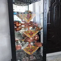 بوفه چوبی در حد نو دو درب از دوطرف شیشه