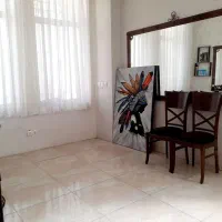 آینه با قاب فلزی (دکور آرایشگاه)