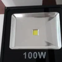 پروژکتور ۱۰۰ وات