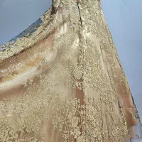 کفش و پیراهن مجلسی|لباس|کاشان, گبرها|دیوار