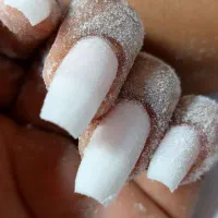 استخدام ناخنکار  حرفه ای حقوق بالا محیط حرفه ای