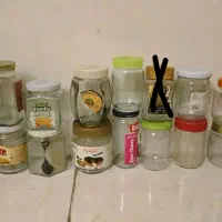 تعداد زیادی شیشه در اندازه مختلف