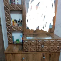 میز آرایش همراه با آینه کمدی