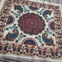 رو میزی پته و رو اپنی لیلی مجنون