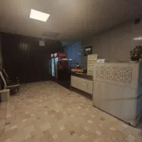 رستوران بیرون بر در حال کار