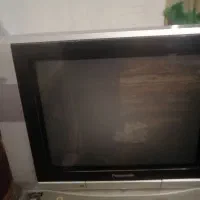 یک عدد تلوزیون رنگی نو