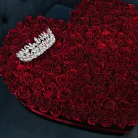 گل رز جاودان و بوکت پروانه