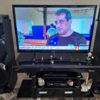 تلویزیون 43 اینچ سامسونگ همراه با میز|میز تلویزیون|تربتحیدریه, حسنی بالا|دیوار