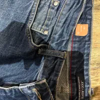 شلوار جین در حد نو