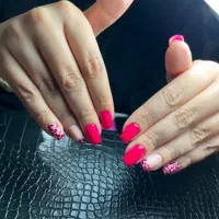 آموزش کاشت ناخن و ترمیم ناخن