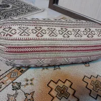 متکا پر تشک و پتو پر