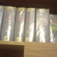 کتابخانه با کتابهای جذاب