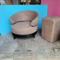 مبل گرد بهمراه چندین نیمکت ترک به فروش