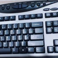 کیبورد اصل و بسیار تمیز استفاده نشده