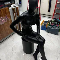 مانکن نشسته به همراه استند